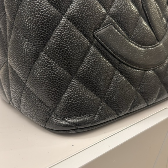 CHANEL tote - Picture 13 of 17